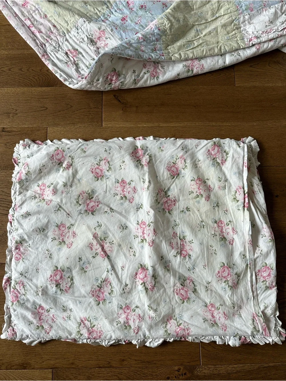 Simply Shabby Chic 100% Cotton Queen Quilt Reversible Patchwork One Pillow Sham